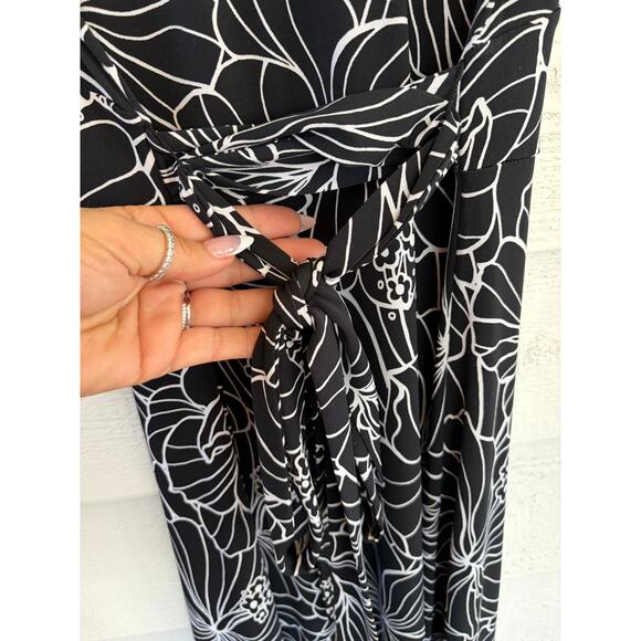 Banana Republic Black White Floral Wrap Dress Size Small Stretch Fit & Flare - Picture 5 of 7